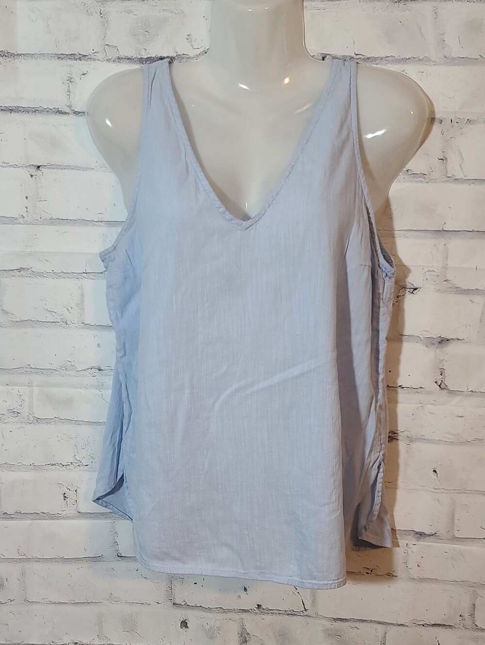 Old Navy Blue Solid V-Neck Sleeveless Wide Strap Tank Top M